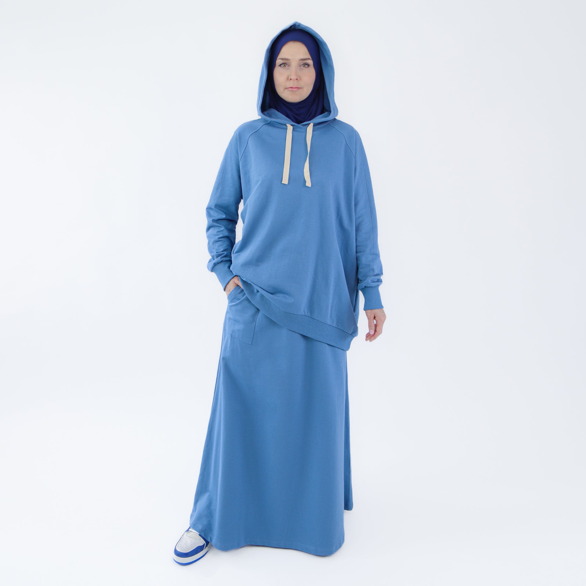 Puku hameen kanssa urheilullisessa hijab - tyylissä - ”Blue Cloud”